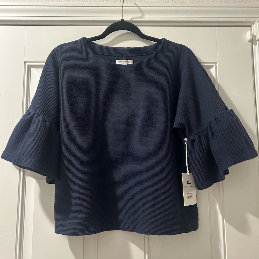 NWT Women’s Navy Free Assembly Ribbed Ottoman Top Size Medium
